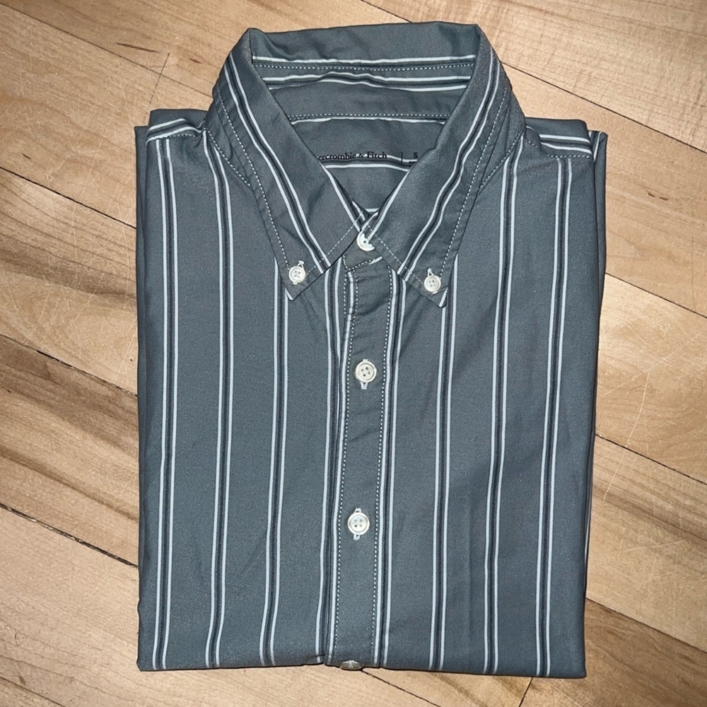 Men’s Abercrombie Short Sleeve Button Down​